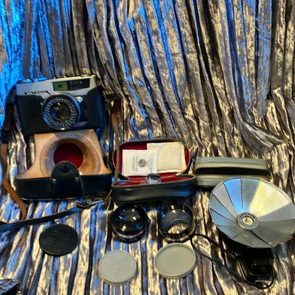Petri 7 1.8 Camera 35mm, 2 additional Lens, & Popular fan flash reflector